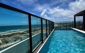 Studio perto do Réveillon na Orla de Salvador com garagem e piscina